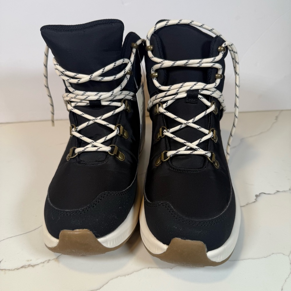 Universal Thread Black & White Snow Boots Women’s Size 7 NWT - Picture 3 of 11